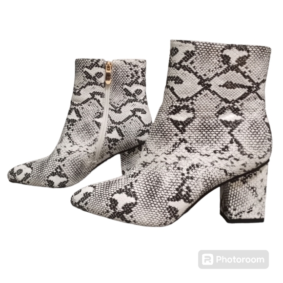 Wetkiss Shoes - WETKISS Women's Snakeskin Ankle Boots Size 7.5